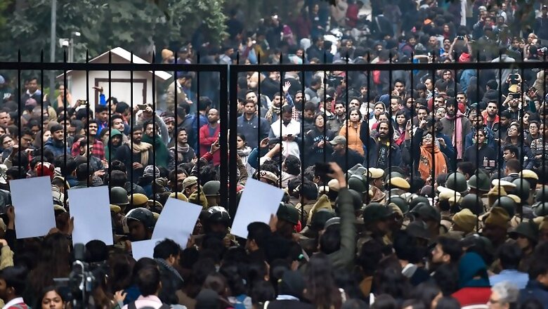 208 Academicians Blame 'Left-wing Coterie' for Deteriorating Academic Environment in Country