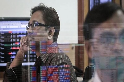 Sensex Hovers Around 33K, Nifty Flat Ahead of F&O Expiry