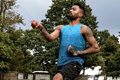 Hardik Pandya Starts Bowling With Red Ball, Sparks Speculations of Test Comeback
