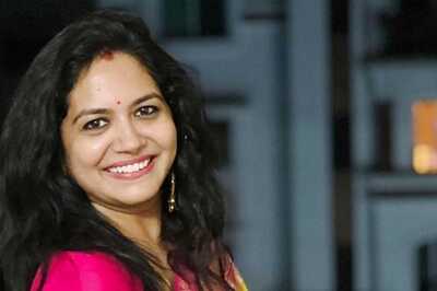 With a Bright Smile, Sunitha Upadrashta Poses in Her Gorgeous Silk Saree. Check Pics