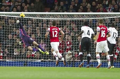 Arsenal beat Liverpool to increase lead