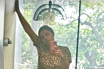 Priyanka Chopra Flaunts Her Curves In Leopard Print Outfit In Mirror Selfie, Reveals Her Sunday Mood