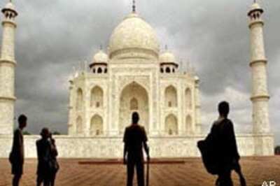 Who allowed Microsoft's Vista act at Taj, asks SC