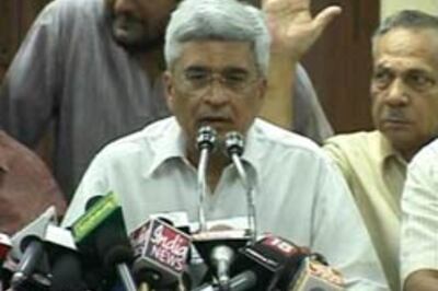 CPI-M to topple Govt, talks to parties against N-deal