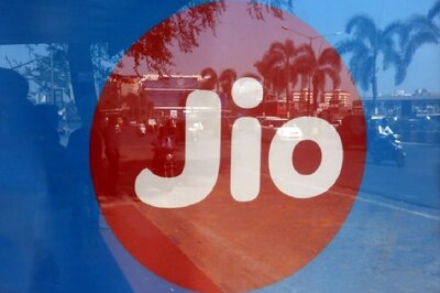 Reliance Jio & WhatsApp Pay Will Bring Local Stores to You, Paytm Better Watch Out