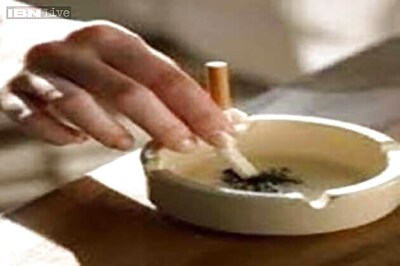 Trying to quit smoking? Avoid pretty women