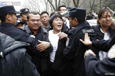 Chinese families clash with police, slam Malaysia over MH370