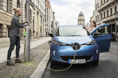 Charging an Electric Car From a Light Post May Soon be a Reality