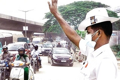 Delhi: 4 traffic cops in soup after sting operation shows them taking bribe