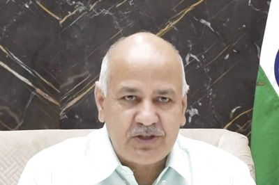 No Desks for Students in Some Gujarat Schools, Toilets Broken: Sisodia Ahead of PM Modi's Visit