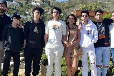 Hrithik Roshan Poses With His Sons Hrehaan, Hridhaan During LA Holiday With Ritesh Sidhwani, See Pic