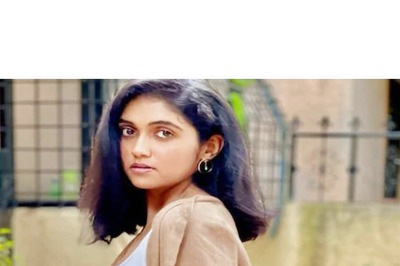 Actor Rinku Rajguru Can't do Yoga, For This Cute Kitten Keeps Interrupting Her