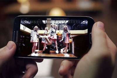 Samsung Galaxy S4 video: Follow girl, click photos without permission
