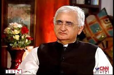 Salman Khurshid denies attacking SC, EC
