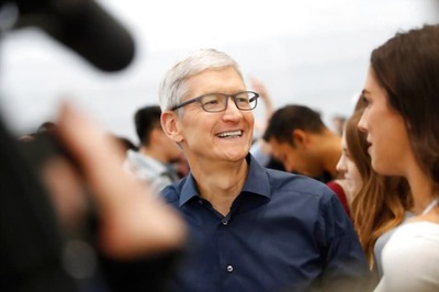 Apple CEO Tim Cook Urges Bloomberg to Retract Spy Chip Story