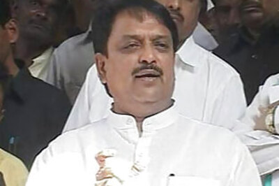 Full security to all migrants in Mumbai, says Deshmukh
