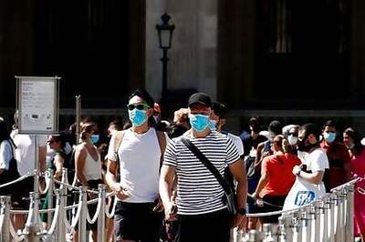 Some tourists confused by new COVID-19 mask rules in Paris