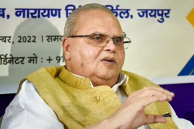 CBI Team at Ex-JK Guv Satya Pal Malik's Delhi Residence