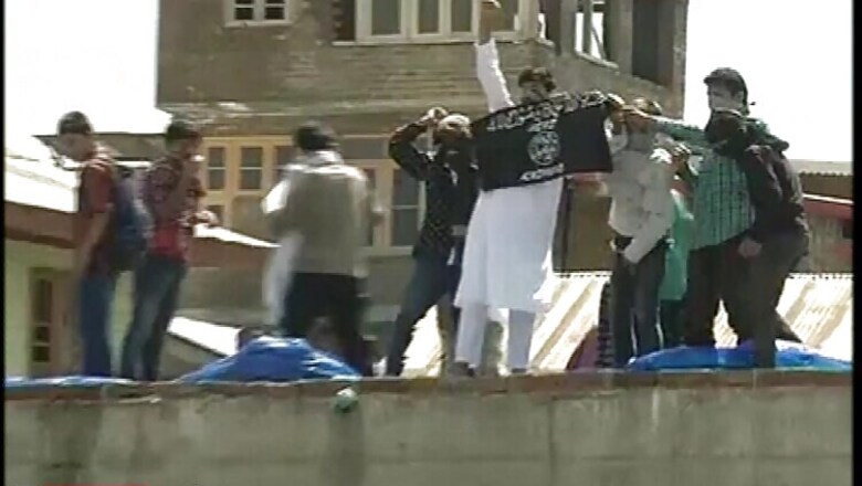 ISIS flags raised in Jama Masjid area of Srinagar