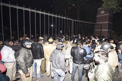 Police Taking Help of Video Footage and Face Recognition System to Identify JNU Violence Culprits