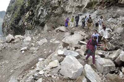 Landslide on Badrinath route, 500 pilgrims stranded