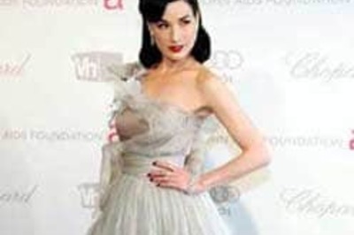 Get a sexy waist like this erotic dancer!