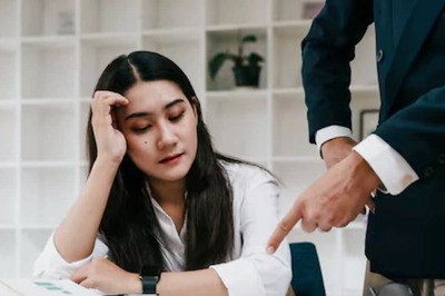 Chinese Woman's Daily Use Of Earphones At Night Causes Hearing Loss