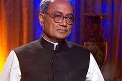 Digvijay Singh booked for 'threatening' Maya