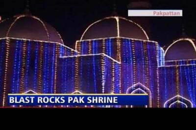 Eight killed in Pakistan Sufi shrine blast