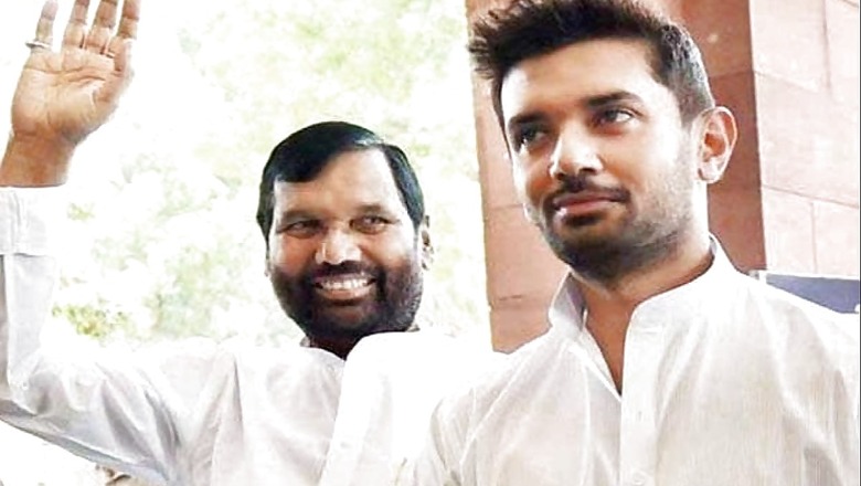 Chirag Faints After Lighting Ram Vilas Paswan's Pyre at Cremation Ceremony in Patna
