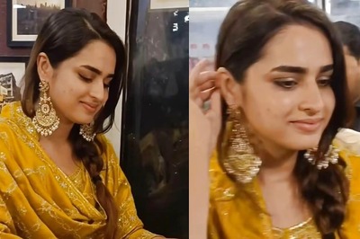 Ayesha Khan Savours Ramadan Special Dishes At Mumbai's Bhendi Bazaar, Stops For Selfies | Watch Video