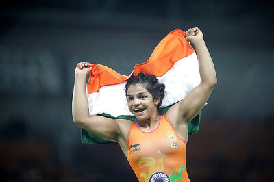 Sakshi Malik to be Awarded Rs 1 Crore by Delhi Govt, Father Gets Promoted