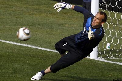 'Fulham rejects Arsenal bid for Schwarzer'
