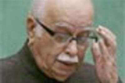 BJP denies Gadkari-Advani rift over Jharkhand