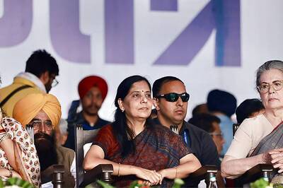 Arvind Kejriwal's 6 Poll Guarantees Unveiled by Sunita Kejriwal at INDIA Bloc's Rally | Details