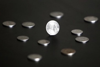 Rupee Falls 9 Paise to 70.55 Against US Dollar in Early Trade
