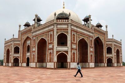 ASI Monuments in Delhi Including Qutub Minar, Humayun's Tomb Reopen for Visitors; Masks Mandatory