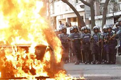 Bangladesh: Crude bombs hurled at BNP office