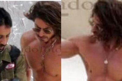 Shah Rukh Khan's Shirtless Pics Leaked From Sets of Pathaan, Fans Go Crazy Over His Abs