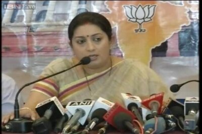 Unlike Priyanka will not display my family on dais: Smriti