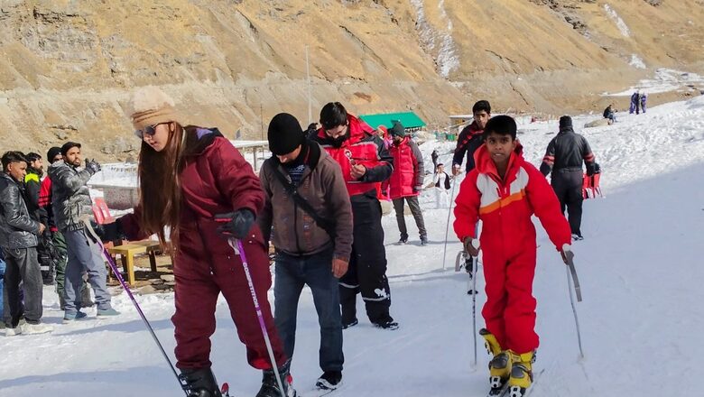 Months After Disastrous Floods, Himachal Welcomes Lakhs of Tourists On Christmas Eve