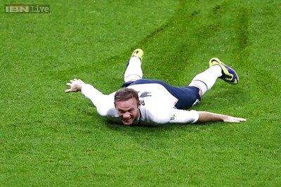 Roy Hodgson may need to be brave and drop Wayne Rooney, says Paul Scholes