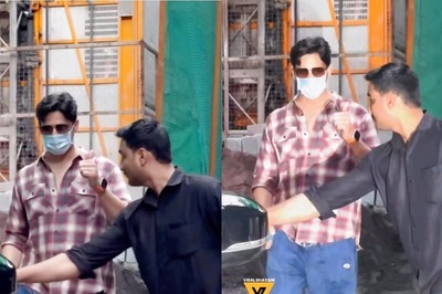 Sidharth Malhotra Goes House Hunting, Spotted Looking For A Flat In Town; Watch