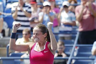 Roberta Vinci dismisses Samantha Stosur to reach Dubai semis