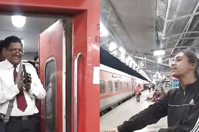 Woman Complains About Uncomfortable Overcrowded Train, TTE Says 'I Am Not Railway Minister'