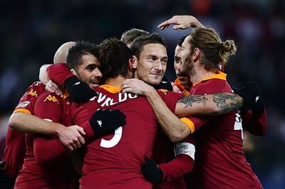 Totti scores twice as Roma beat Fiorentina 4-2 in Serie A