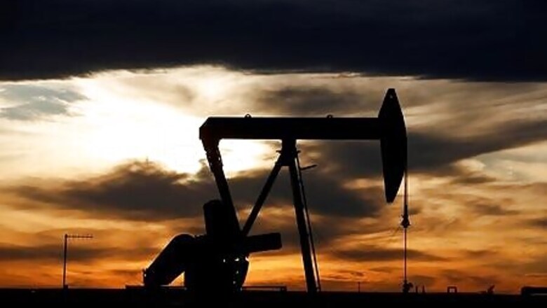 Oil Edges Lower, Shrugging Off Gulf Of Mexico Shut-ins