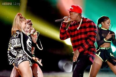 Fergie opts for marriage therapy with hubby