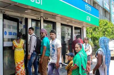 Cash Crunch: 86% ATMs Operating, Notes Being Printed 24x7; SBI Says Problem to be Over Tomorrow