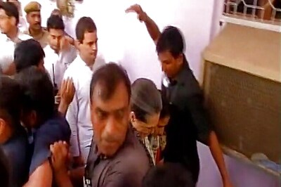 Sonia, Rahul, Manmohan Furnish Bail Bond After Arrest, Released
